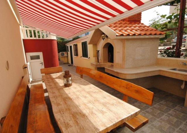 Villa Guliver Slatine Exterior photo