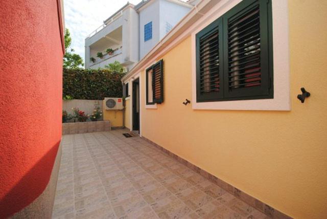 Villa Guliver Slatine Exterior photo